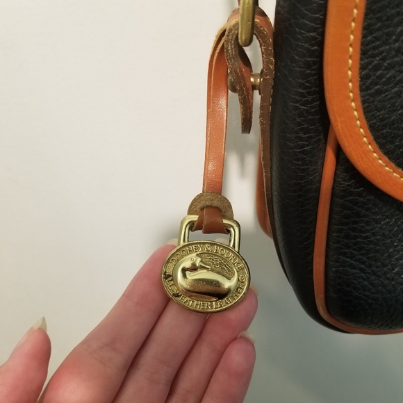 (SOLD!)Dooney & Bourke Vintage, AWL, Matching Crossbody Purse & Wallet Bundle - Picture 3 of 16